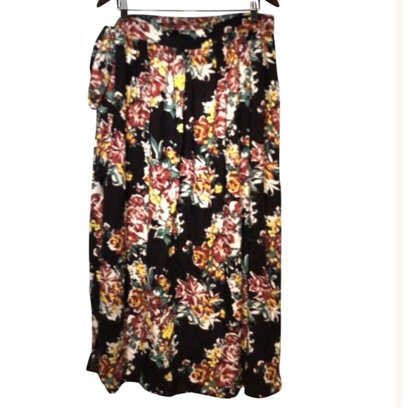 🔥SIMONS floral maxi skirt 💞 - Picture 2 of 2